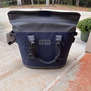 YETI Hopper M30 Cooler-Navy Blue